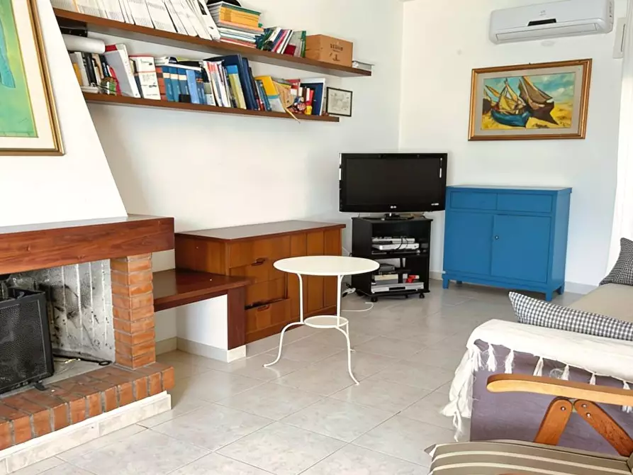 Immagine 2 di Casa indipendente in vendita  a Lecce