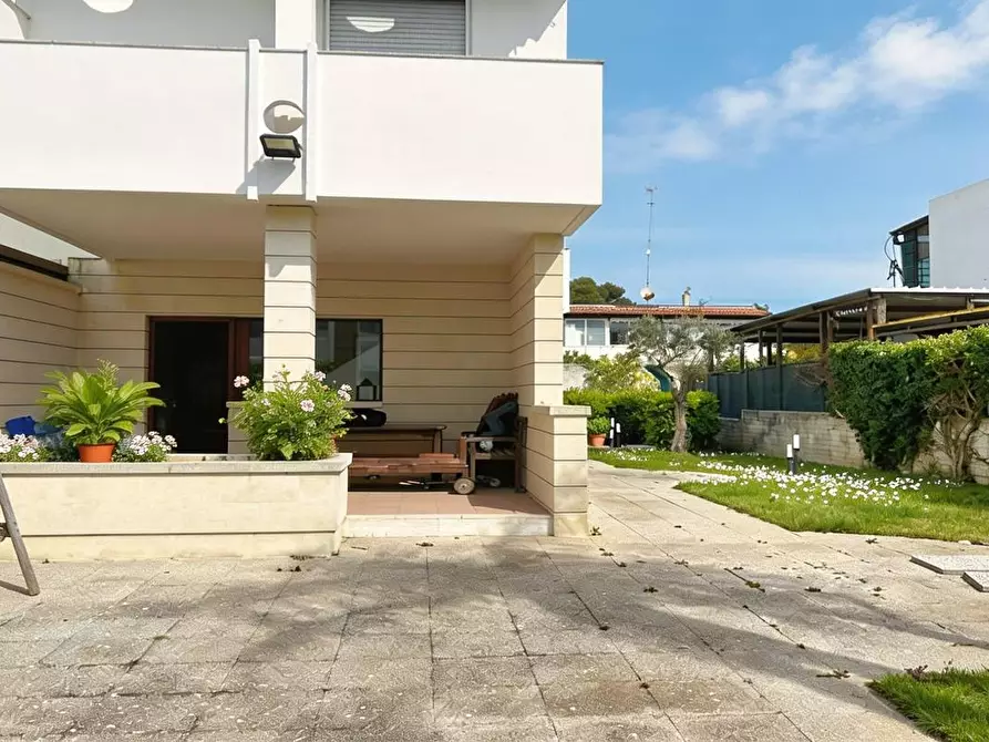 Immagine 15 di Casa indipendente in vendita  a Lecce