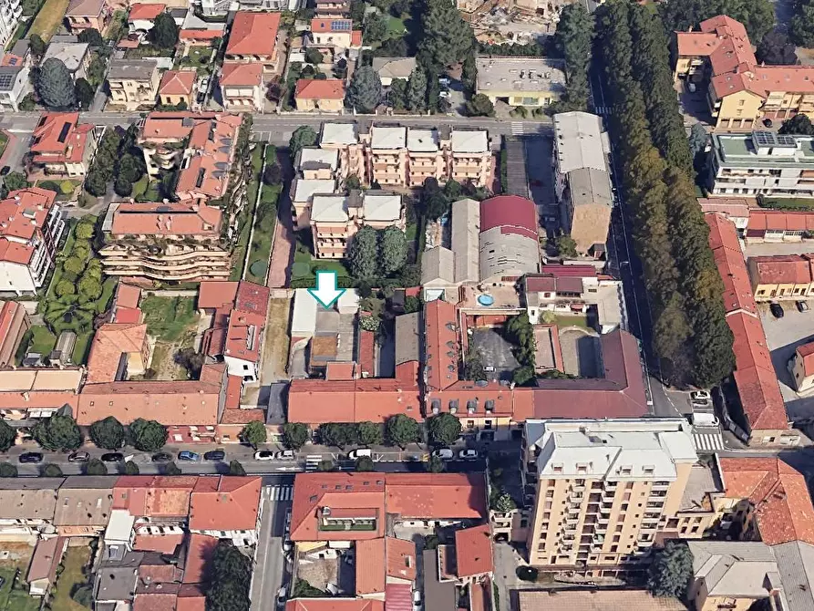 Immagine 2 di Garage in vendita  a Muggiò