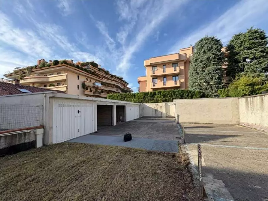 Immagine 1 di Garage in vendita  a Muggiò