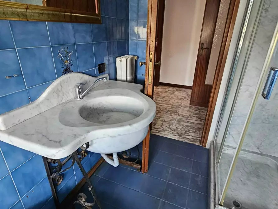 Immagine 15 di Casa indipendente in affitto  a Carrara