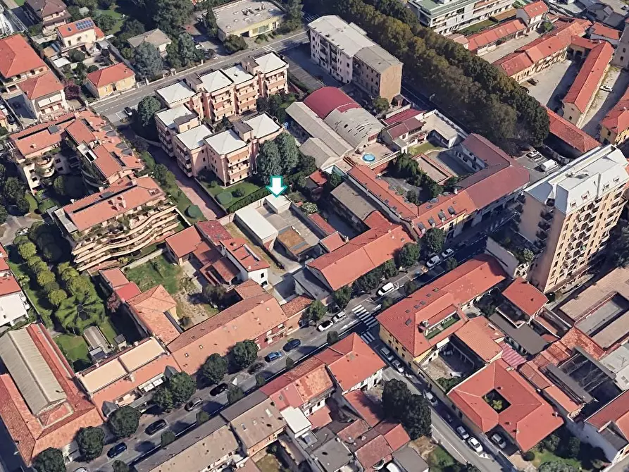 Immagine 2 di Garage in vendita  a Muggiò