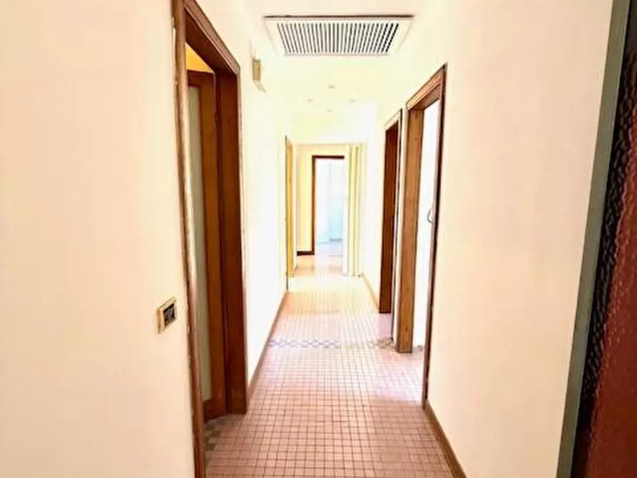 Immagine 7 di Appartamento in vendita  a Camaiore