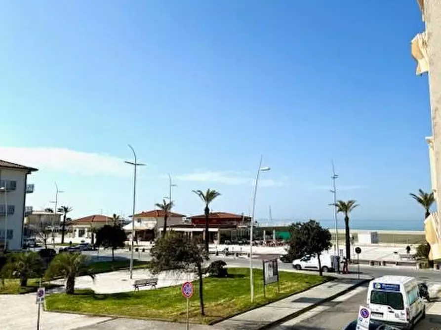 Immagine 16 di Appartamento in vendita  a Camaiore