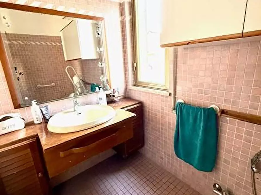 Immagine 12 di Appartamento in vendita  a Camaiore