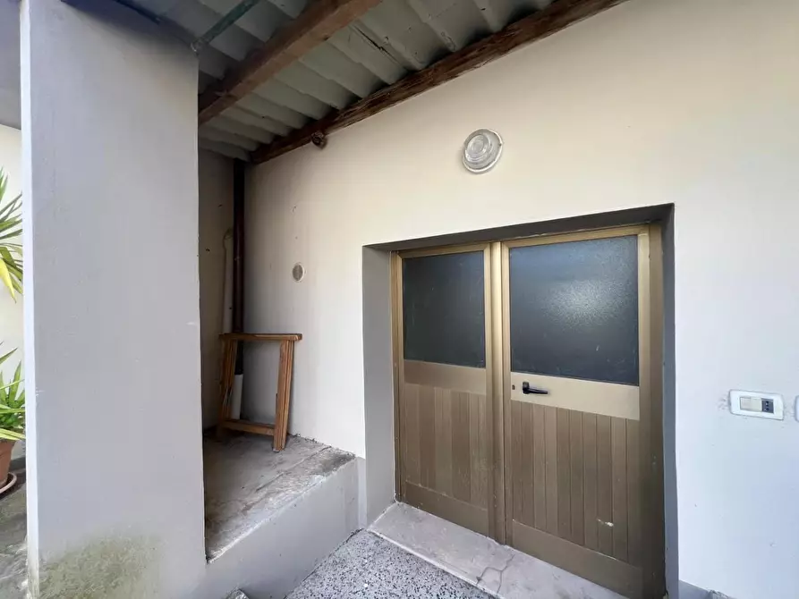 Immagine 12 di Garage in vendita  a Vinci