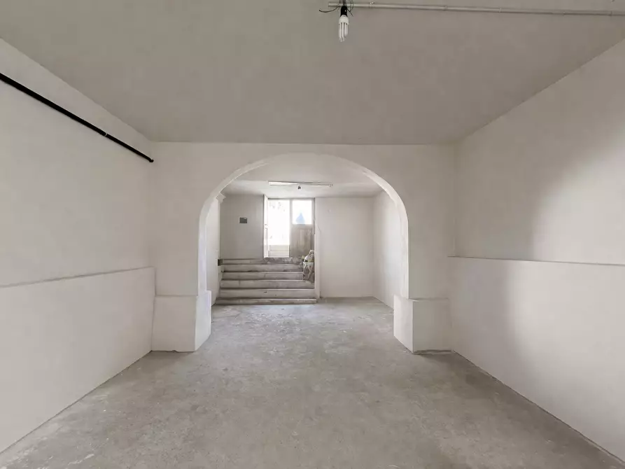 Immagine 2 di Garage in vendita  a Vinci
