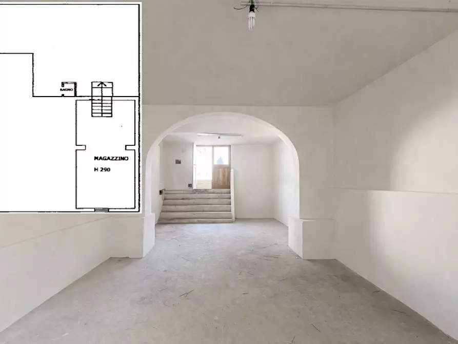 Immagine 1 di Garage in vendita  a Vinci