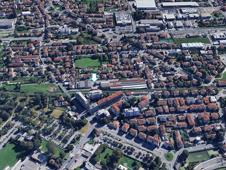 Immagine 4 di Capannone industriale in vendita  a Lucca