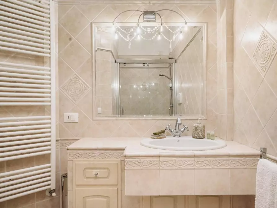 Immagine 34 di Appartamento in affitto  a Camaiore