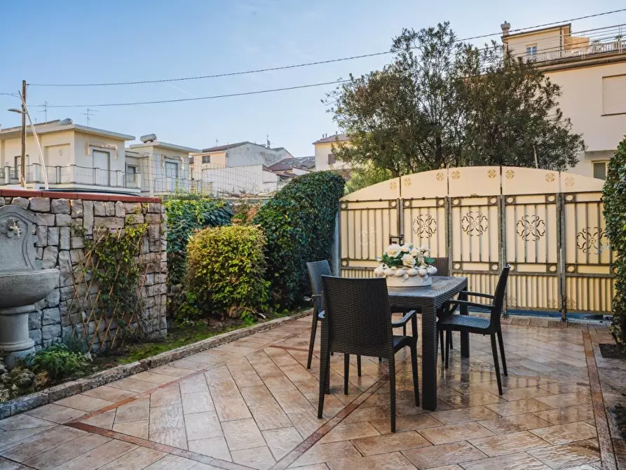 Immagine 17 di Appartamento in affitto  a Camaiore