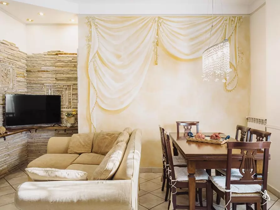 Immagine 2 di Appartamento in affitto  a Camaiore