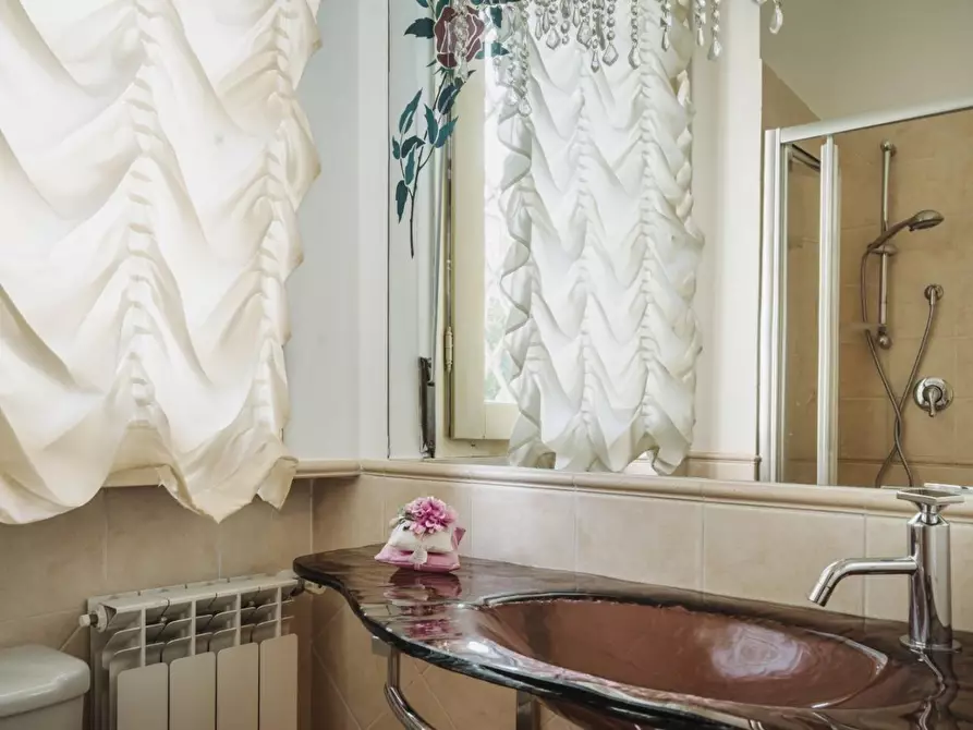 Immagine 18 di Appartamento in affitto  a Camaiore