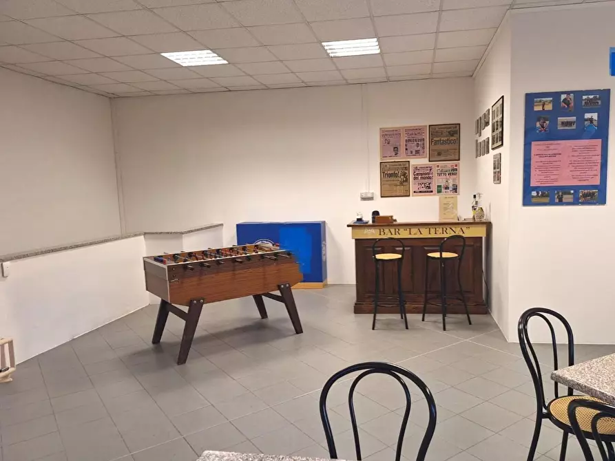 Immagine 11 di Locale commerciale in affitto  a Lucca