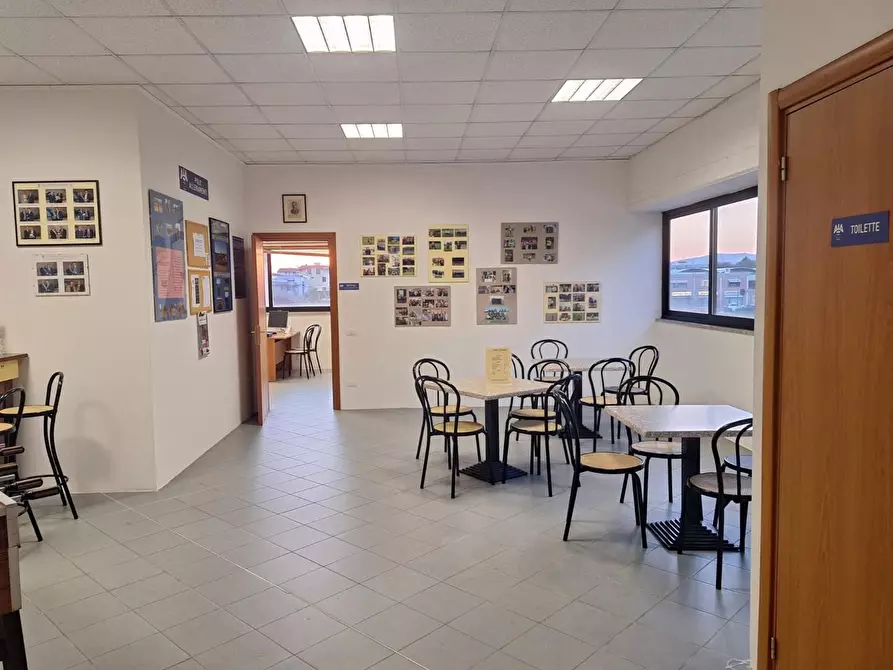 Immagine 10 di Locale commerciale in affitto  a Lucca