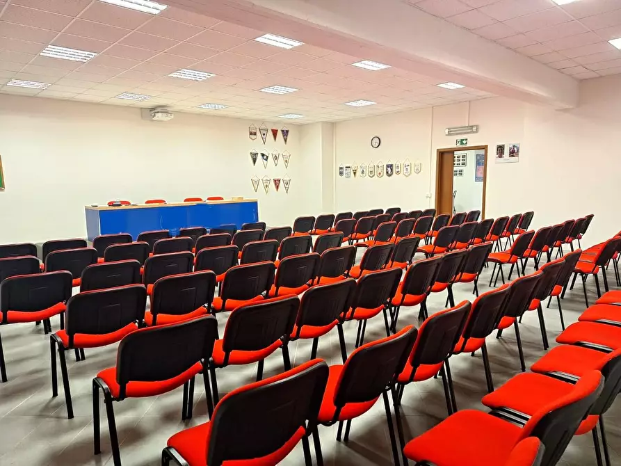 Immagine 5 di Locale commerciale in affitto  a Lucca