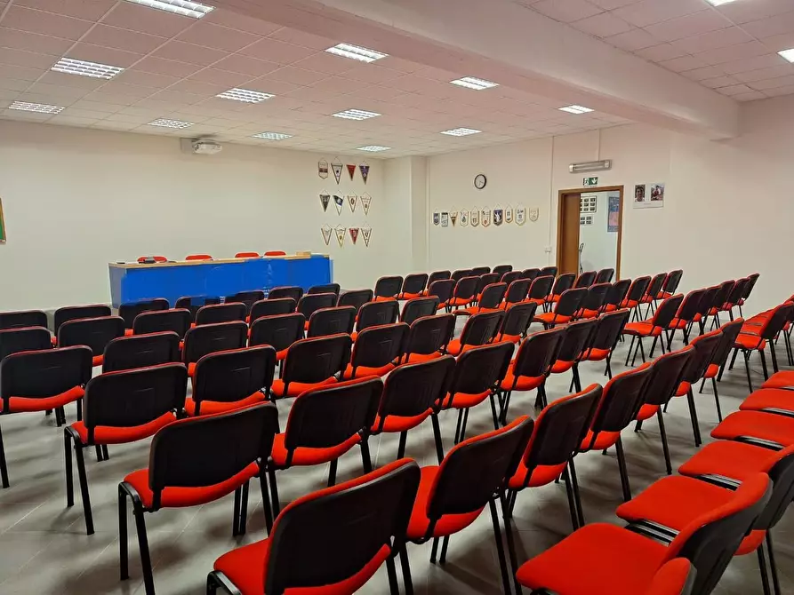 Immagine 6 di Locale commerciale in affitto  a Lucca