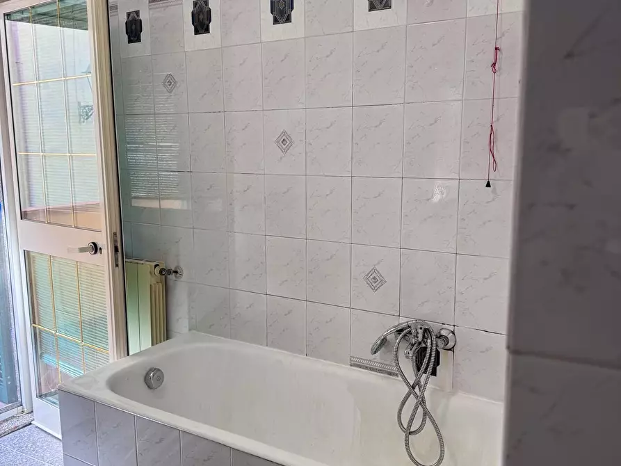 Immagine 31 di Appartamento in vendita  a Massa