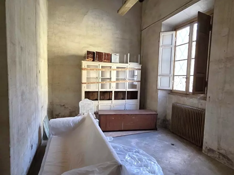 Immagine 5 di Locale commerciale in vendita  a Lucca