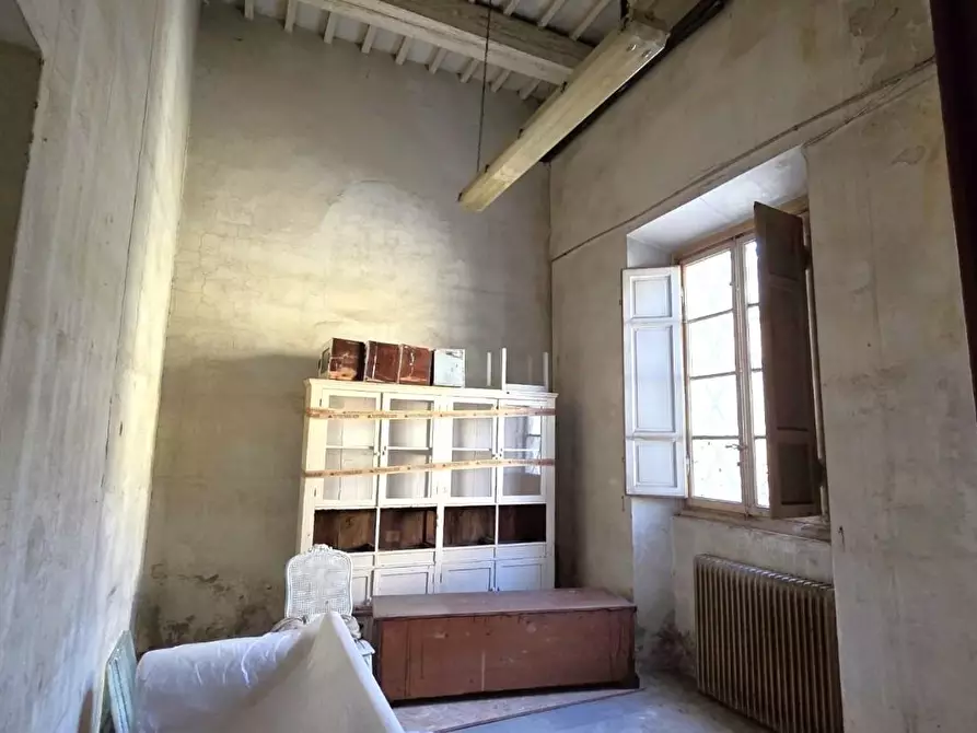 Immagine 6 di Locale commerciale in vendita  a Lucca