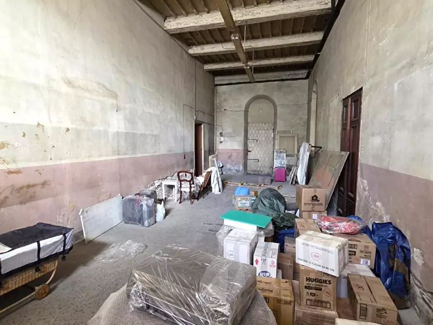 Immagine 3 di Locale commerciale in vendita  a Lucca