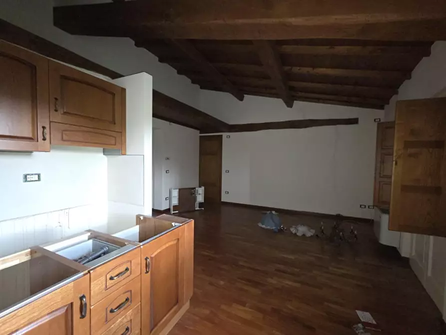 Immagine 6 di Mansarda in vendita  a Lucca