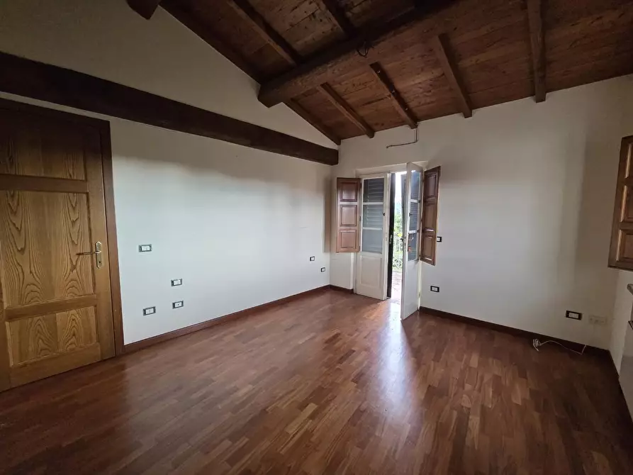 Immagine 13 di Mansarda in vendita  a Lucca