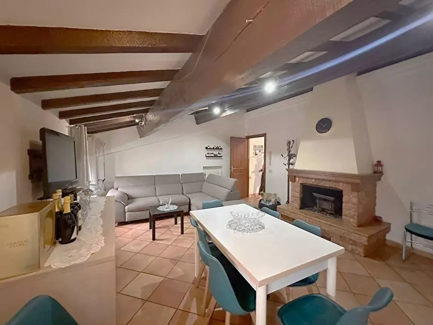 Immagine 4 di Appartamento in vendita  a Cascina