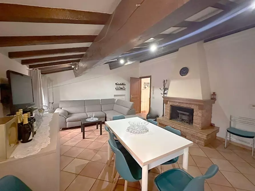 Immagine 2 di Appartamento in vendita  a Cascina