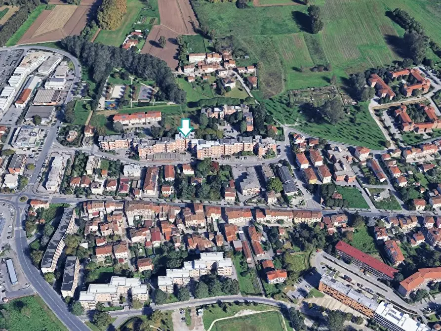 Immagine 2 di Appartamento in vendita  a Lucca