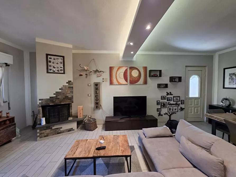 Immagine 3 di Casa semindipendente in vendita  a Viareggio