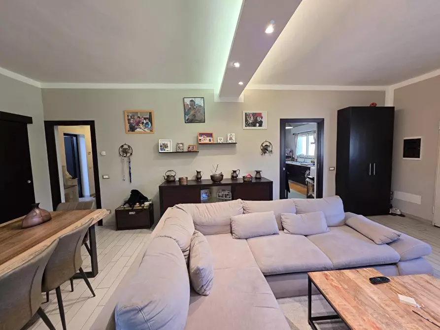 Immagine 2 di Casa semindipendente in vendita  a Viareggio