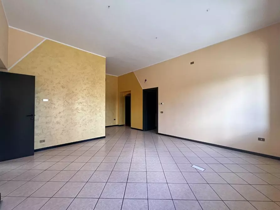 Immagine 27 di Appartamento in vendita  a Samarate