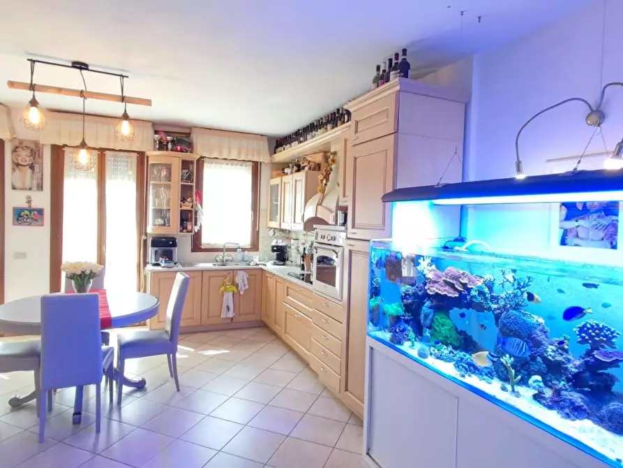 Immagine 1 di Villetta a schiera in vendita  a Viareggio