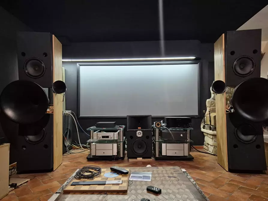 Immagine 12 di Villetta a schiera in vendita  a Viareggio