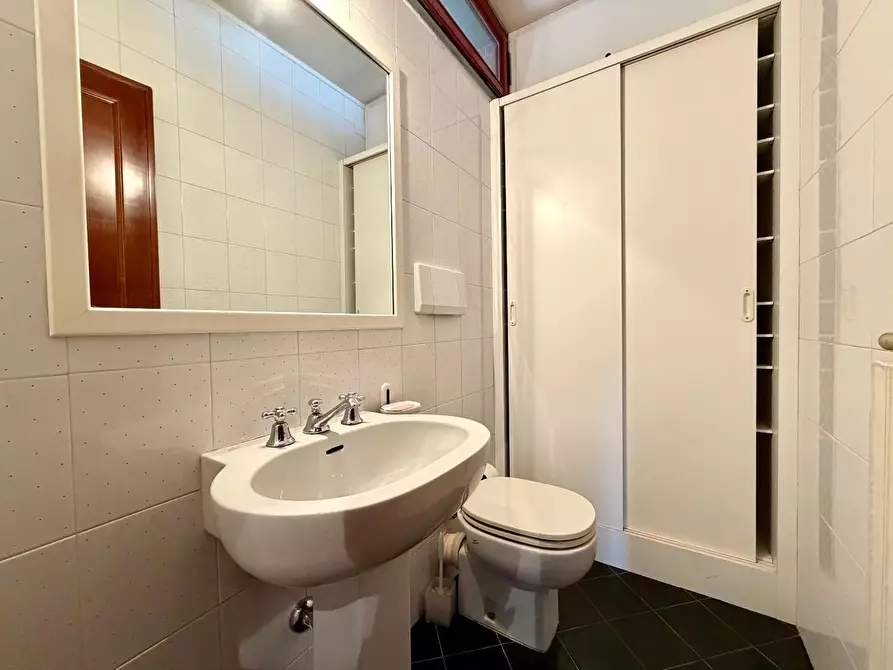 Immagine 29 di Appartamento in vendita  a Lucca