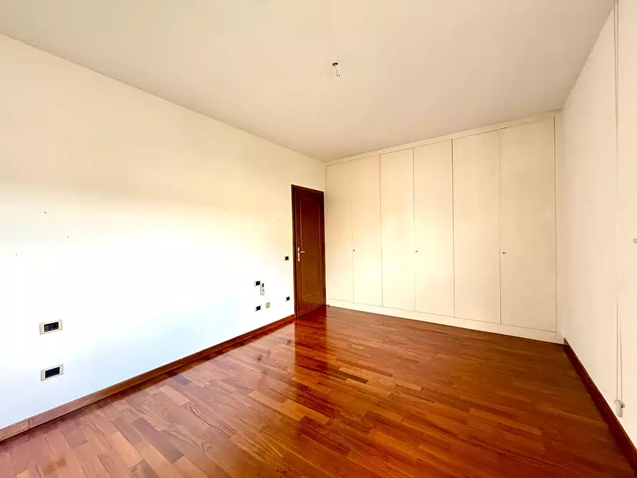 Immagine 14 di Appartamento in vendita  a Lucca