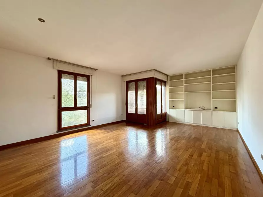 Immagine 24 di Appartamento in vendita  a Lucca