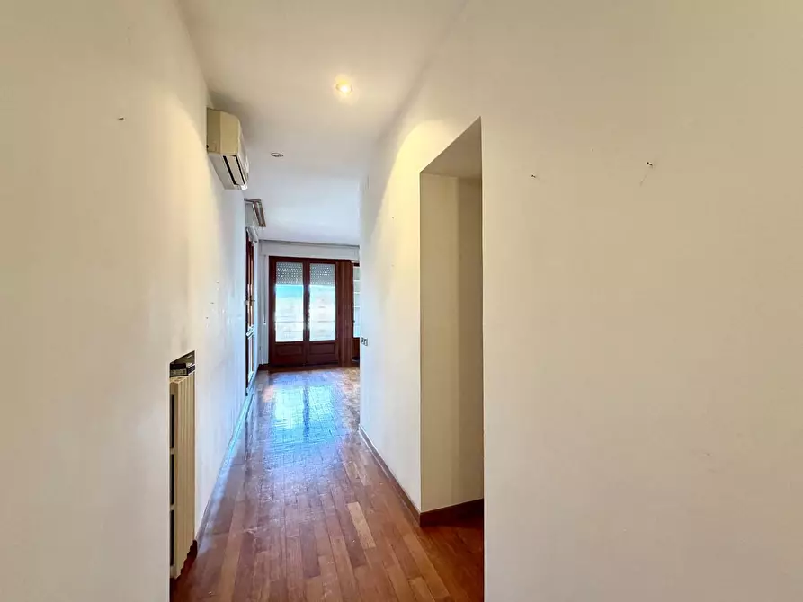 Immagine 22 di Appartamento in vendita  a Lucca