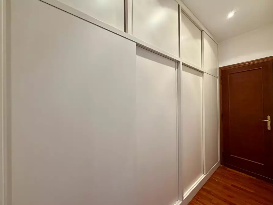 Immagine 16 di Appartamento in vendita  a Lucca