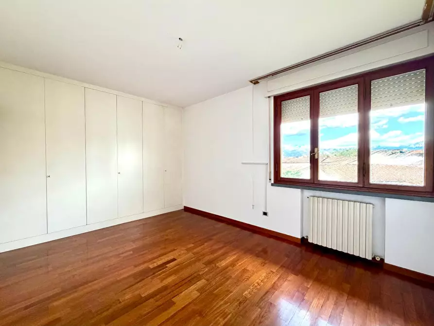 Immagine 15 di Appartamento in vendita  a Lucca