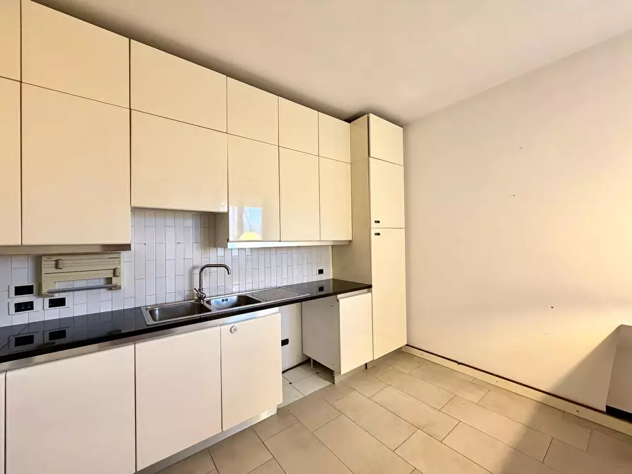 Immagine 7 di Appartamento in vendita  a Lucca