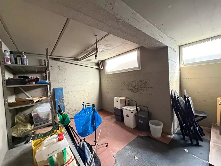 Immagine 30 di Appartamento in vendita  a Lucca