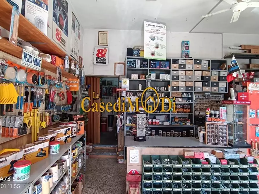 Immagine 2 di Locale commerciale in vendita  a Pisa