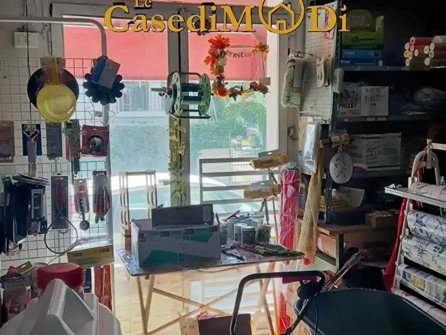 Immagine 10 di Locale commerciale in vendita  a Pisa