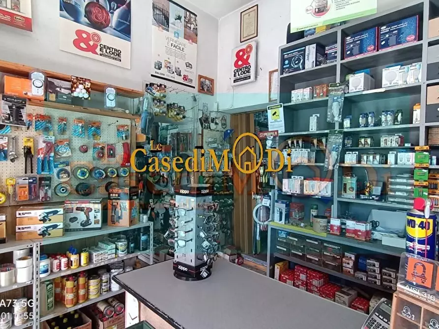 Immagine 1 di Locale commerciale in vendita  a Pisa