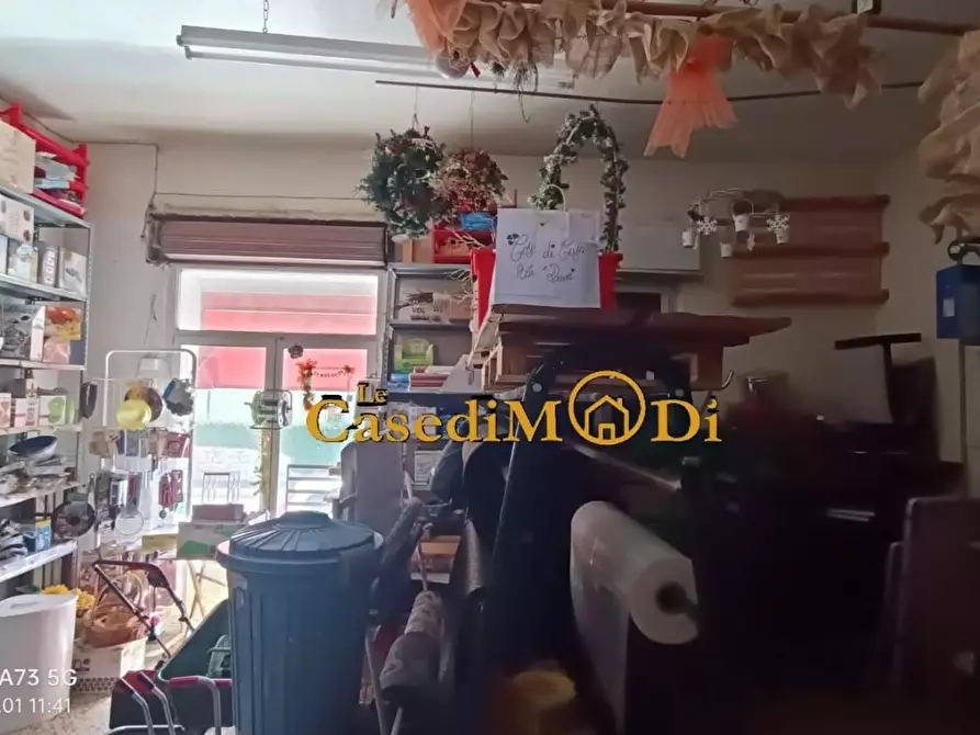 Immagine 9 di Locale commerciale in vendita  a Pisa