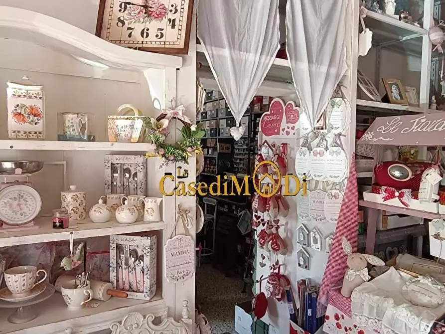 Immagine 4 di Locale commerciale in vendita  a Pisa