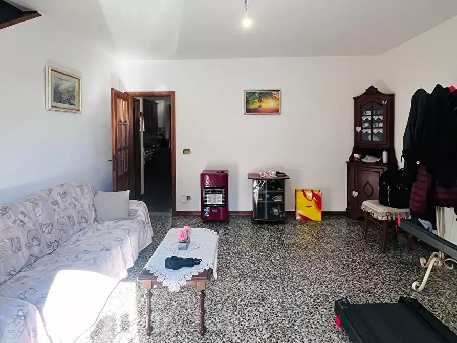 Immagine 1 di Terratetto in vendita  a Lucca