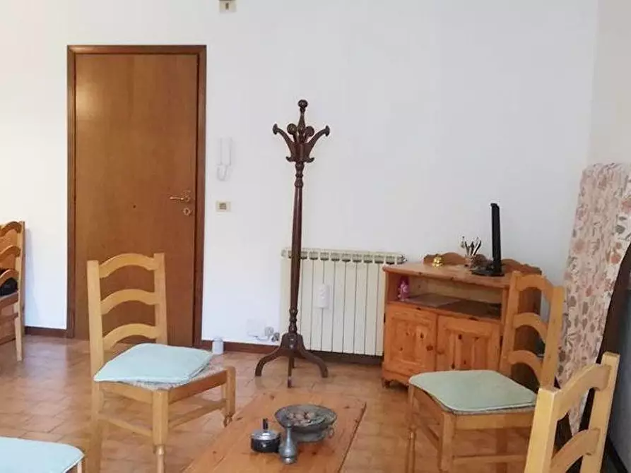 Immagine 2 di Appartamento in vendita  a Camaiore